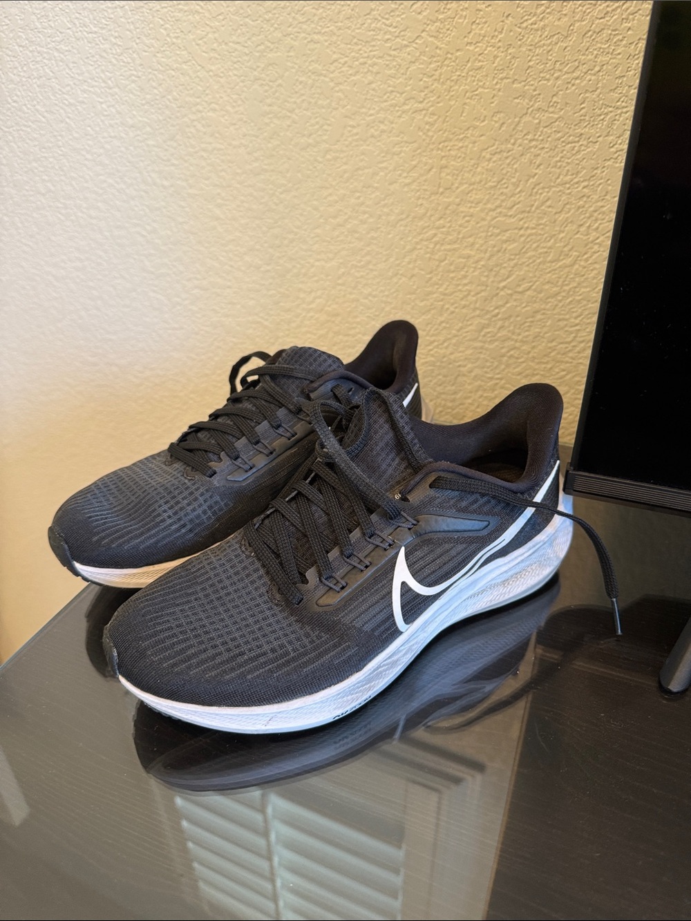Nike Black and White Men's Athletic Running Shoes